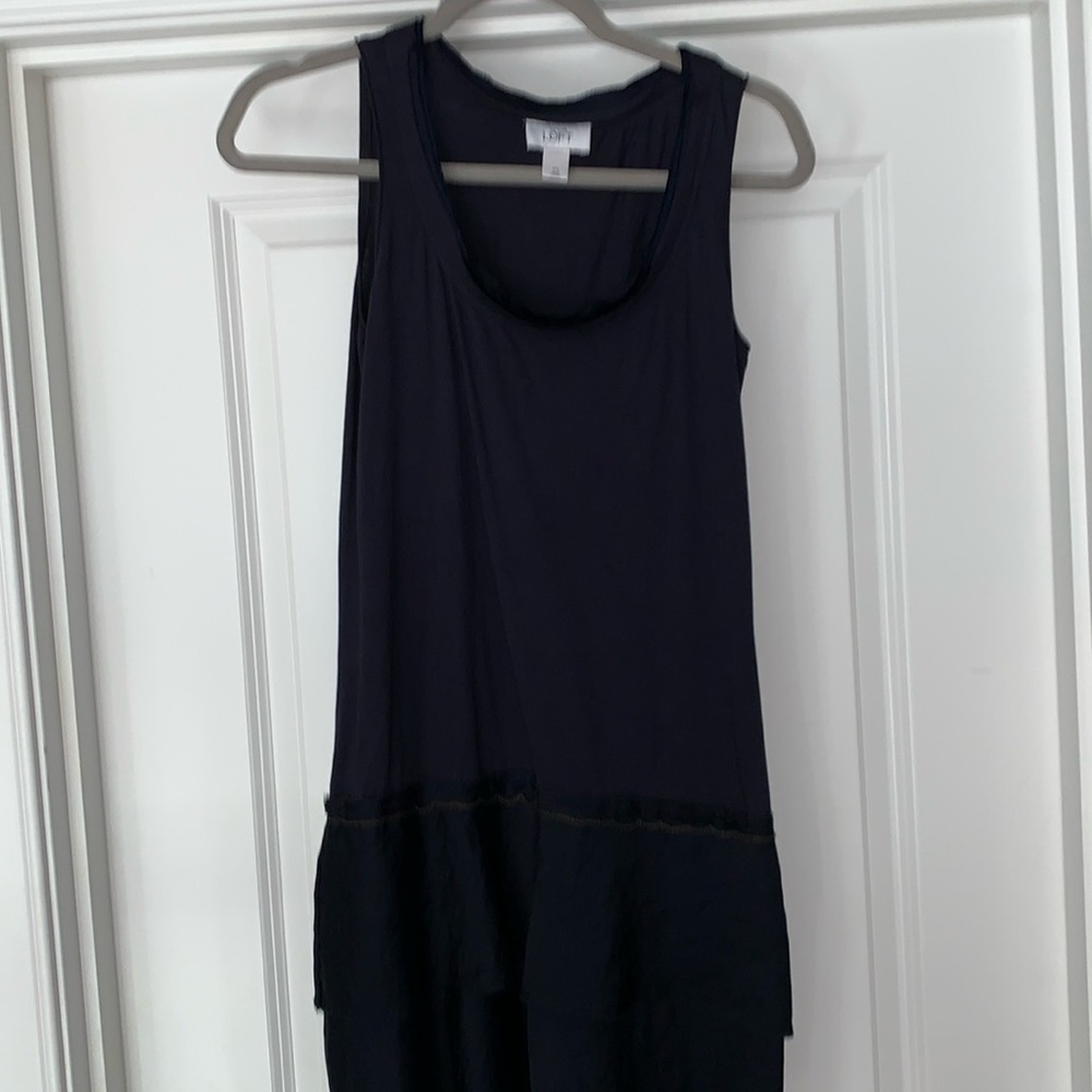 XS-Ann Taylor Loft sleeveless navy dress with bottom tier & gold accent